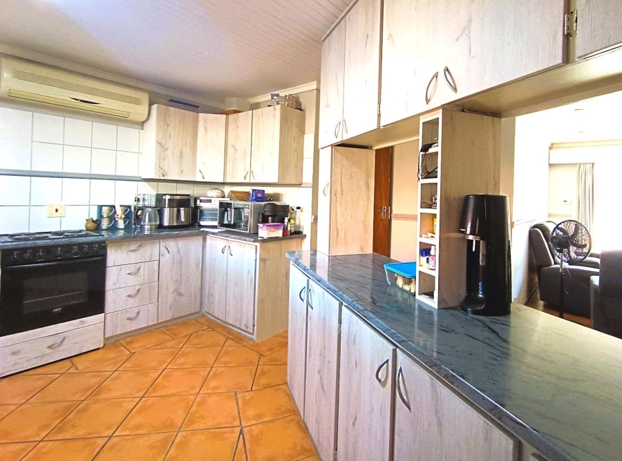 4 Bedroom Property for Sale in Langenhovenpark Free State